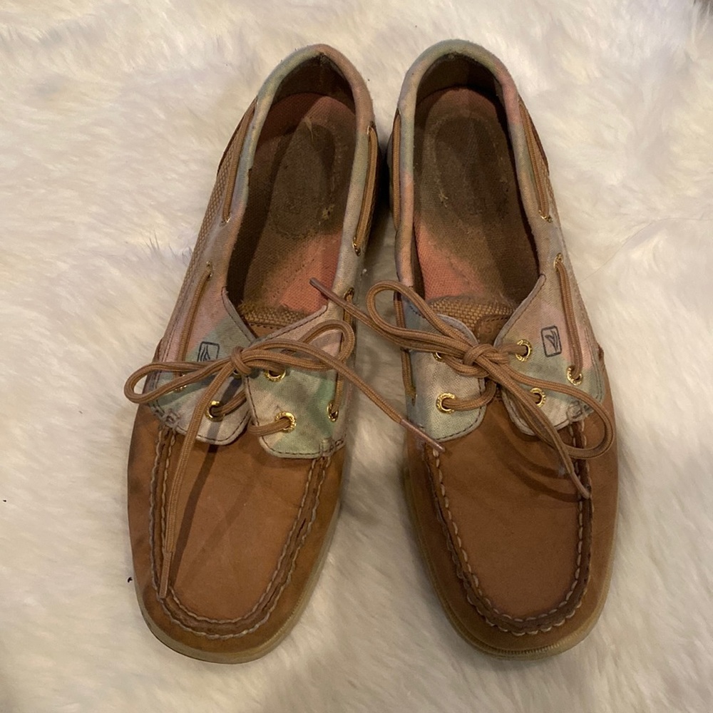 PINK PLAID SPERRYS